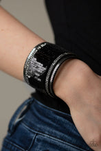 Load image into Gallery viewer, Paparazzi 🔆 Heads Or MERMAID Tails - Black Bracelet