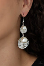 Load image into Gallery viewer, Paparazzi 🔆 Pearl Dive - White Earrings