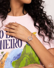 Load image into Gallery viewer, Paparazzi 🔆 Geode Greeting - Pink Bracelet