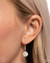 Load image into Gallery viewer, Paparazzi 🔆 Floral Falsetto - White Necklace