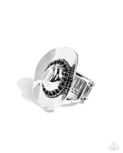Load image into Gallery viewer, oak-sisters-jewelry-broach-backdrop-black-ring-paparazzi-accessories-by-lisa