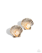 Load image into Gallery viewer, oak-sisters-jewelry-oyster-opulence-gold-post earrings-paparazzi-accessories-by-lisa