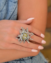 Load image into Gallery viewer, Paparazzi 🔆 Artistic Movement - Green Ring
