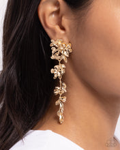 Load image into Gallery viewer, Paparazzi 🔆 Generous Garden - Gold Post Earrings