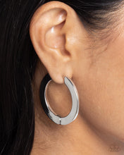 Load image into Gallery viewer, Paparazzi 🔆 Circling Chariot - Silver Earrings