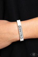 Load image into Gallery viewer, Paparazzi π Love Life - White Bracelet