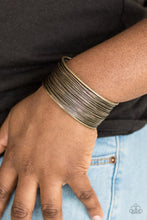 Load image into Gallery viewer, Paparazzi 🔆 Wire Warrior - Brass Bracelet