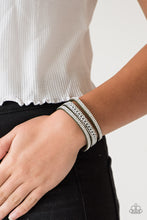 Load image into Gallery viewer, Paparazzi 🔆 Rollin In Rhinestones - Green Bracelet