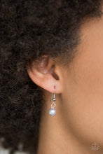 Load image into Gallery viewer, Paparazzi 🔆 Pearl Pageant - Silver Lanyard