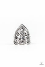 Load image into Gallery viewer, oak-sisters-jewelry-fall-into-vine-silver-ring-paparazzi-accessories-by-lisa