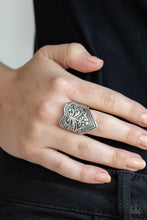 Load image into Gallery viewer, Paparazzi 🔆 Fall Into VINE - Silver Ring