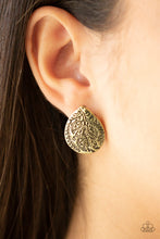 Load image into Gallery viewer, Paparazzi 🔆 Seasonal Bliss - Brass Post Earrings