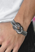 Load image into Gallery viewer, Paparazzi 🔆 To The Max - Black Bracelet
