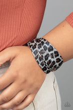 Load image into Gallery viewer, Paparazzi 🔆 Hey GRRirl - Silver Bracelet