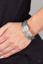 Load image into Gallery viewer, Paparazzi 🔆 Garden Tropic - Silver Bracelet