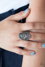 Load image into Gallery viewer, Paparazzi 🔆 Vine Vibe - Black Ring