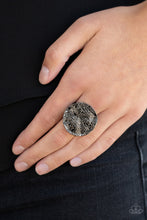 Load image into Gallery viewer, Paparazzi 🔆 Lined Up - Black Ring