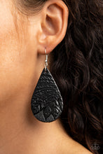 Load image into Gallery viewer, Paparazzi 🔆 Everyone Remain PALM! - Black Earrings