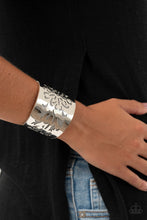 Load image into Gallery viewer, Paparazzi 🔆 Get Your Bloom On - Silver Bracelet