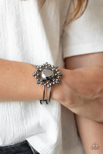 Load image into Gallery viewer, Paparazzi 🔆 Elaborate Elegance - Black Bracelet