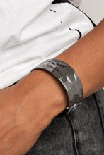 Load image into Gallery viewer, Paparazzi 🔆 Is It HAUTE In Here? - Black Bracelet