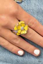 Load image into Gallery viewer, Paparazzi 🔆 Hibiscus Holiday - Yellow Ring