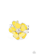Load image into Gallery viewer, oak-sisters-jewelry-hibiscus-holiday-yellow-ring-paparazzi-accessories-by-lisa