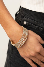 Load image into Gallery viewer, Paparazzi 🔆 The GLOW-Digger - Gold Bracelet