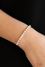 Load image into Gallery viewer, Paparazzi πRed Carpet Rival - Gold Bracelet