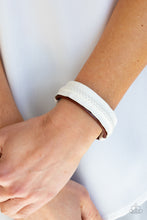 Load image into Gallery viewer, Paparazzi 🔆Country Craft Time - Red Bracelet