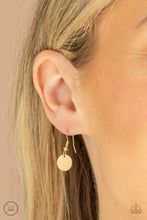 Load image into Gallery viewer, Paparazzi π Dont Get Bent Out Of Shape - Gold Necklace