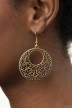 Load image into Gallery viewer, Paparazzi 🔆 Vineyard Romance - Brass Earrings
