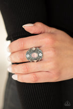 Load image into Gallery viewer, Paparazzi 🔆 In The Limelight - Pink Ring