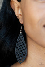 Load image into Gallery viewer, Paparazzi 🔆 Surf Scene - Black Earrings