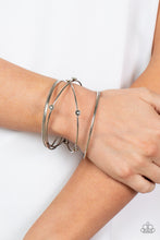 Load image into Gallery viewer, Paparazzi 🔆 Flawlessly Floral - White Bracelet