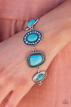 Load image into Gallery viewer, Paparazzi 🔆 Taos Trendsetter - Blue Bracelet