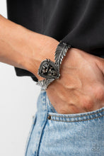Load image into Gallery viewer, Paparazzi 🔆 Desert Roost - Black Bracelet