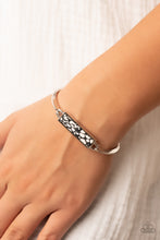 Load image into Gallery viewer, Paparazzi 🔆 Terrazzo Tarot - Black Bracelet
