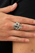Load image into Gallery viewer, Paparazzi 🔆 Bucketful of Bouquets - Black Ring