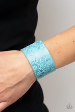 Load image into Gallery viewer, Paparazzi 🔆 Rosy Wrap Up - Blue Bracelet