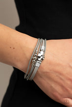 Load image into Gallery viewer, Paparazzi 🔆 Tahoe Tourist - Silver Bracelet