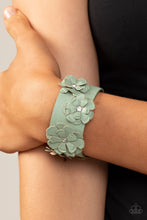 Load image into Gallery viewer, Paparazzi 🔆 What Do You Pro-POSIES - Green Bracelet