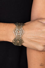 Load image into Gallery viewer, Paparazzi 🔆 Baroque Bouquet - Brass Bracelet
