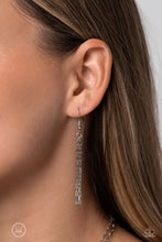 Load image into Gallery viewer, Paparazzi 🔆 Polished Paperclips - Silver Necklace