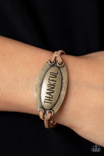 Load image into Gallery viewer, Paparazzi 🔆 Thankful Tidings - Brass Bracelet