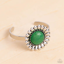 Load image into Gallery viewer, Paparazzi 🔆 Organic Orchard - Green Bracelet