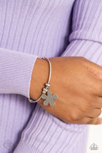 Load image into Gallery viewer, Paparazzi 🔆 Comber Canvas - Silver Bracelet
