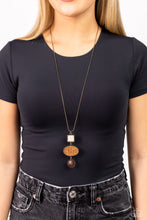 Load image into Gallery viewer, Paparazzi 🔆 Walk the TWINE - Brass Necklace