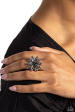 Load image into Gallery viewer, Paparazzi 🔆 Sunflower Season - Green Ring