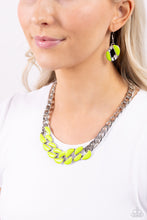 Load image into Gallery viewer, Paparazzi 🔆 CURB Craze - Green Necklace